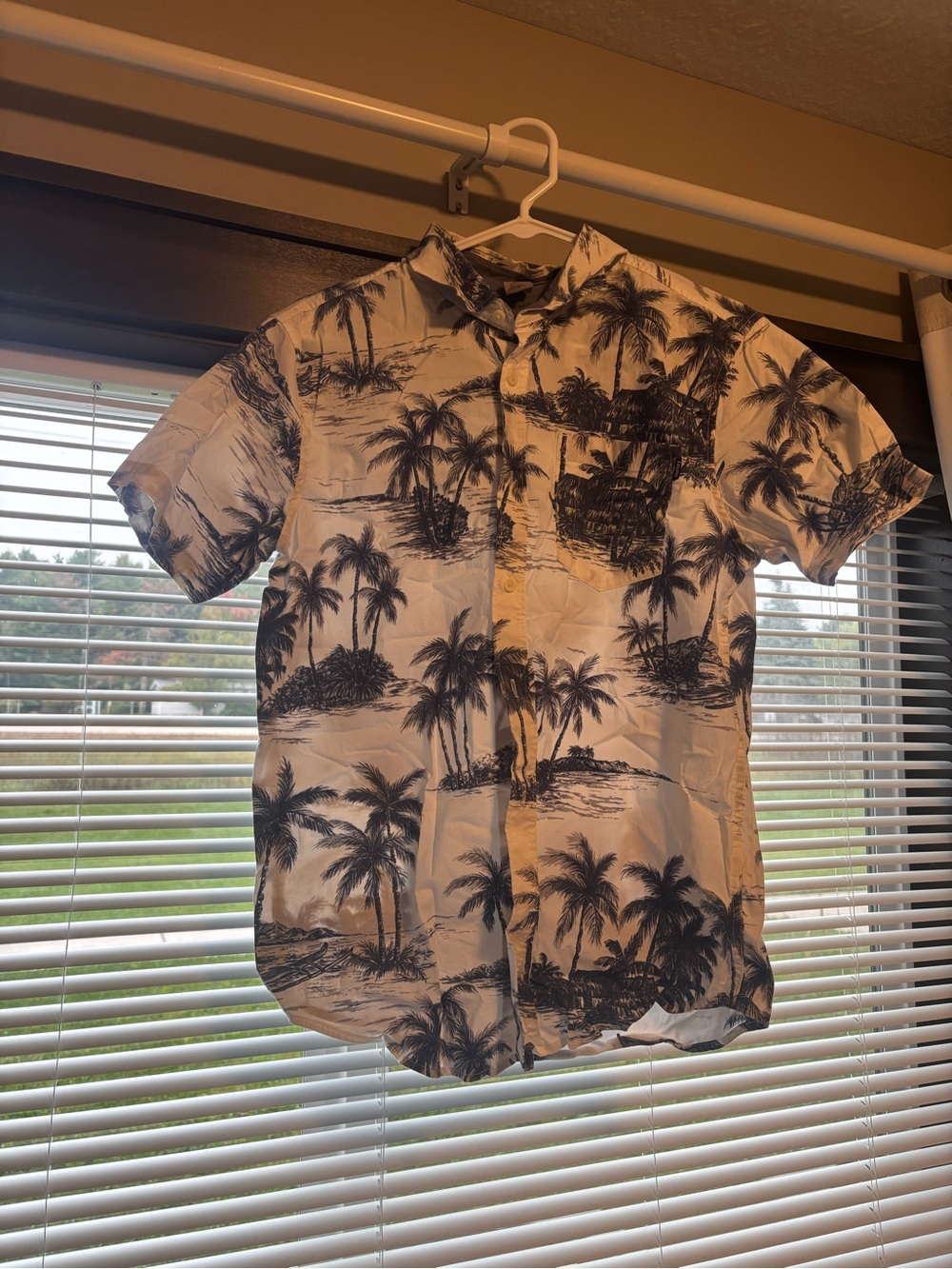 Hurley White Short-Sleeve Palm Print Button-Up Shirt